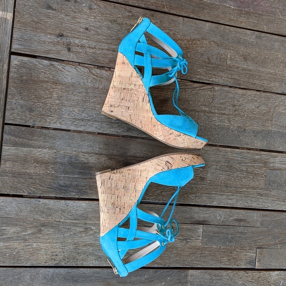 Guess Turquoise Platform Heels, Size 8M - Picture 5 of 7